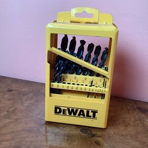 Dewalt  16 Piece  Drill Bits N412211 Incomplete Set, Metal Storage Box